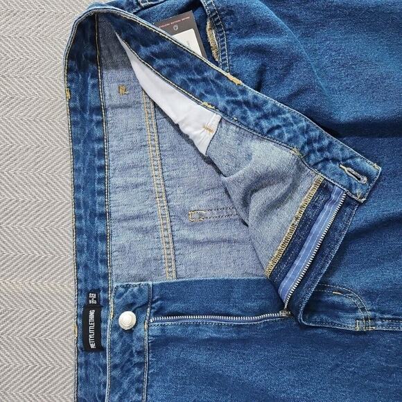 Pretty Little Thing Women's Jean Size 24 Recycled Plus Mid Blue Washed New w Tag - Picture 16 of 16